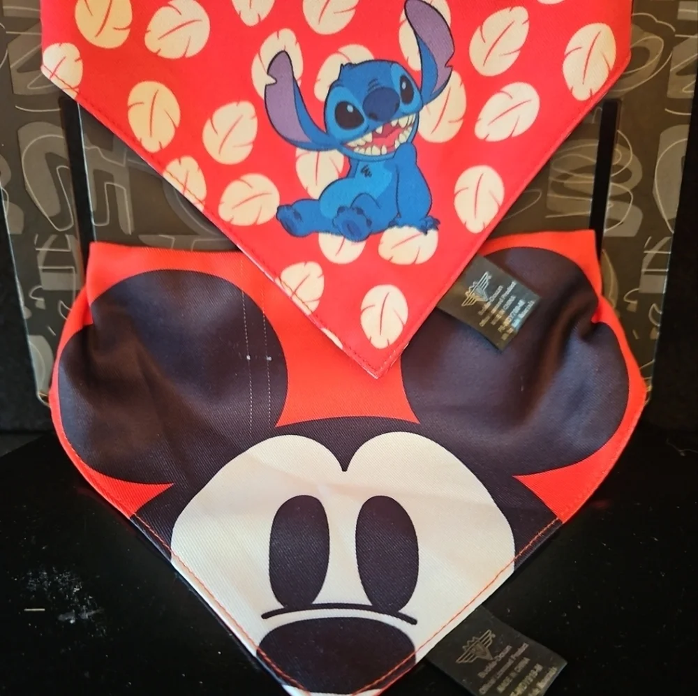 🆕️Disney Medium Dog Collar w/ Mickey Mouse Stitch‎ Bandanas Reversible Washable